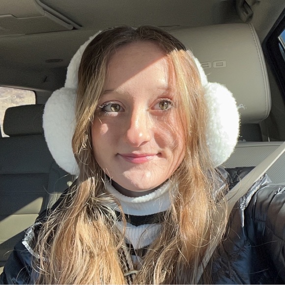 Meet your Posher, Elsa <3 - Picture 2 of 5